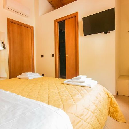 B&B Sotto Un Tetto 切塔拉 外观 照片