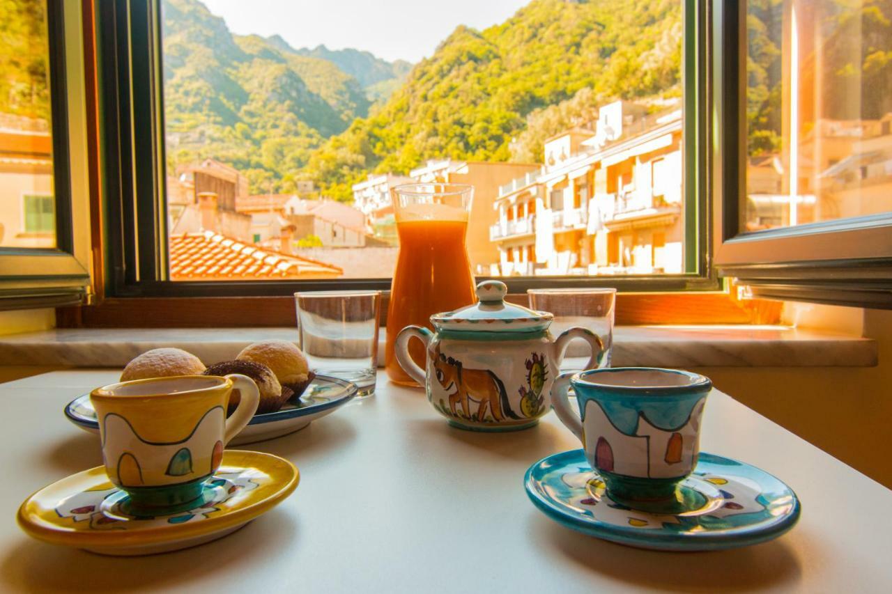 B&B Sotto Un Tetto 切塔拉 外观 照片